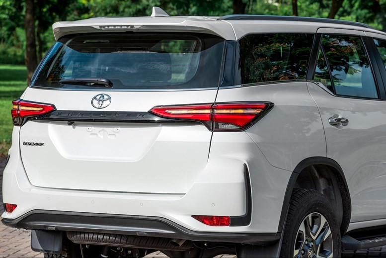 Cụm đèn sau Toyota Fortuner 2023