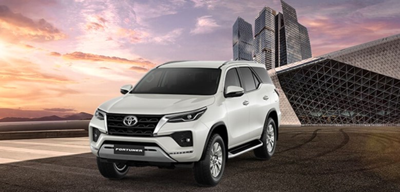 Ngoại thất của xe Toyota Fortuner máy xăng