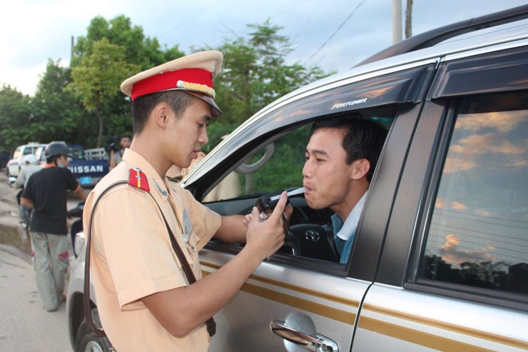 mức phạt nồng độ cồn ô tô dưới 0,25 miligam